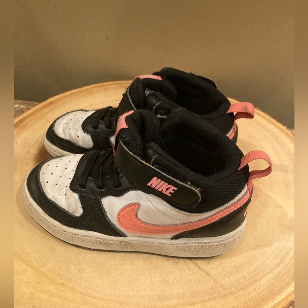 Nike Kids Borough Mid‎ Girls Shoes Basketball Sneakers Black Pink Sz-8.5C